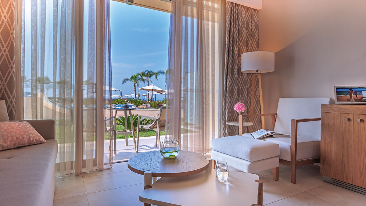 Junior Suite Pool Front Sea View 